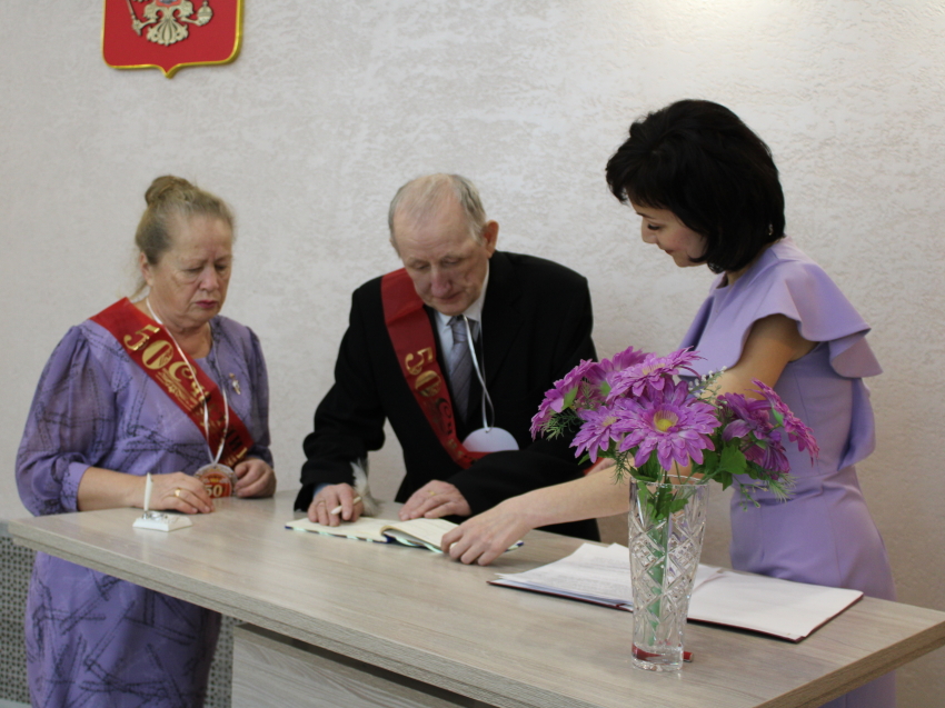 Ветераны труда из Петровск-Забайкальского отметили полвека супружеской жизни